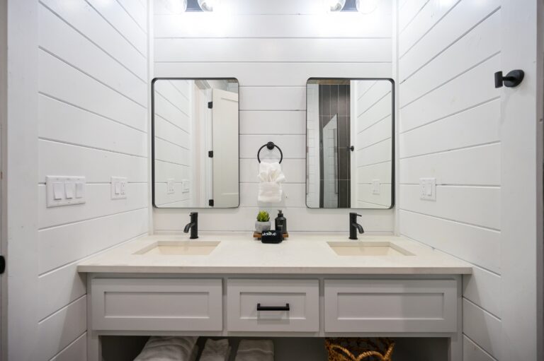 Modern double vanity bathroom setup—ideal for large family vacation stays