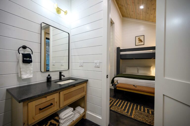 Jack-and-Jill style bath and bunk bedroom for large family vacation stays