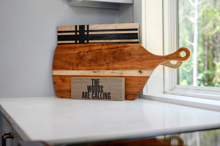 Splish Splash cabin kitchen decor with rustic charm for family vacation ideas, river activities, and ways to experience nature.