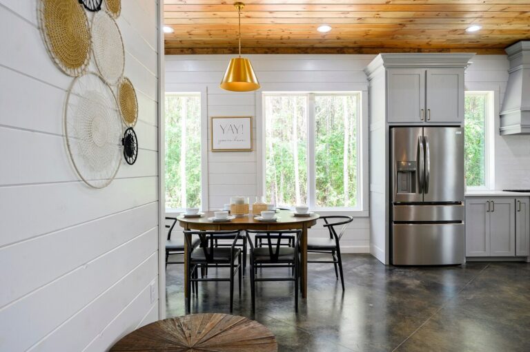 Splish Splash dining nook with kitchen view for family vacation ideas, mealtimes after river activities, and cozy ways to experience nature.