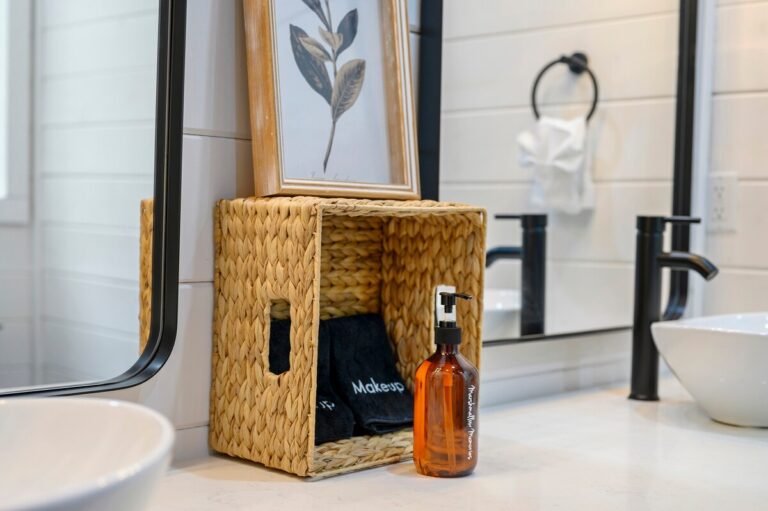 Rustic bathroom vanity decor adds charm to family vacation ideas and ways to experience nature after river activities