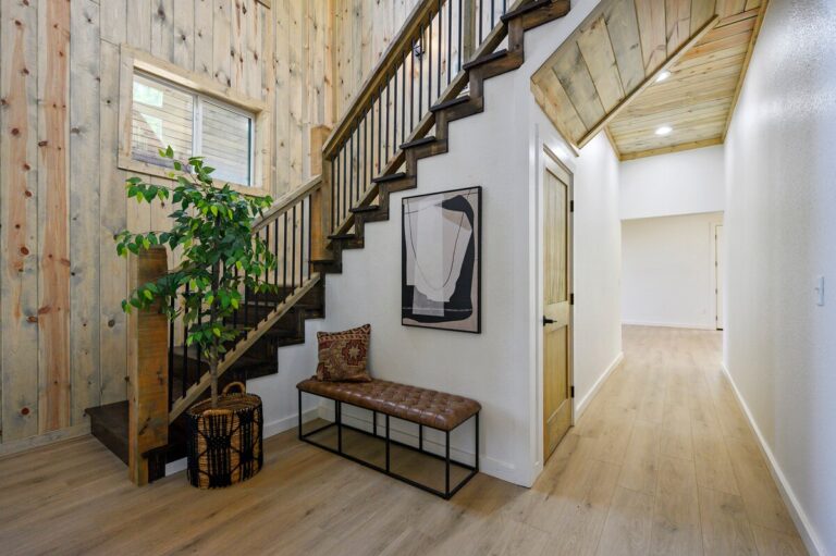 Stylish entryway in a pet friendly cabin with space for stargazing trips and outdoor fire pit evenings